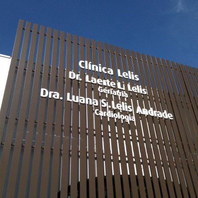 Brise metálico clínica em Ribeirão Preto