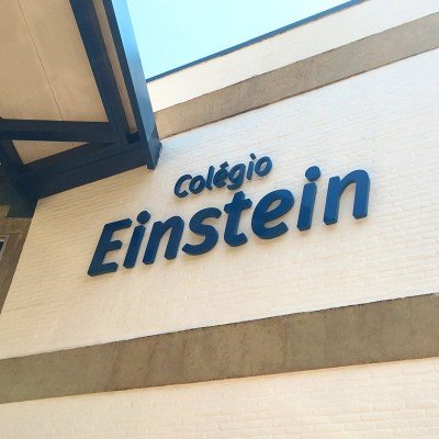 Letra-caixa com LED indireto - Colégio Einstein